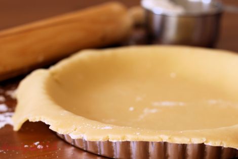 Sweet crust base of tart